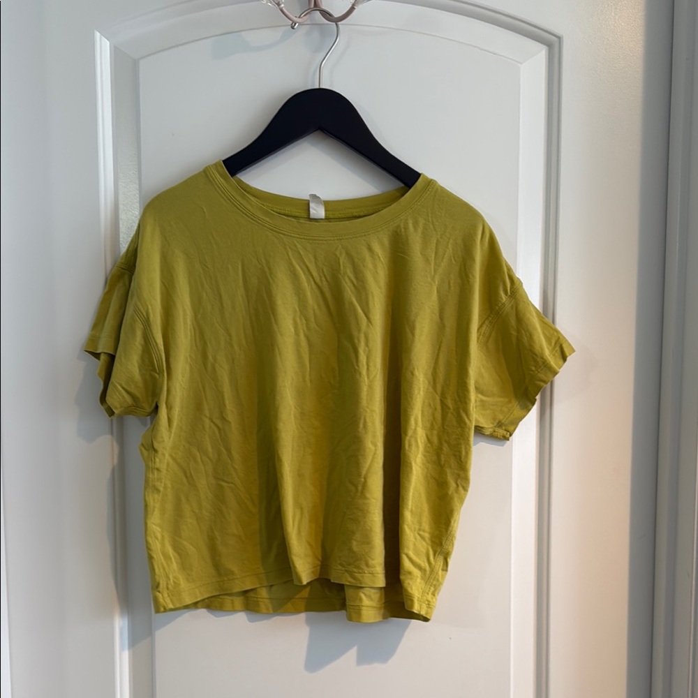 lululemon athletica Green Cuffed Sleeve Short Sleeve Crop T-Shirt